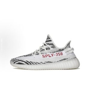 Flash Sale: Yeezy 350 V2 Compact 'Onyx' Knit Sneakers – 40% Off + Free Express Shipping! Primeknit Cloud-Like Touch, Enhanced Durability. New Drop Lightweight Design.